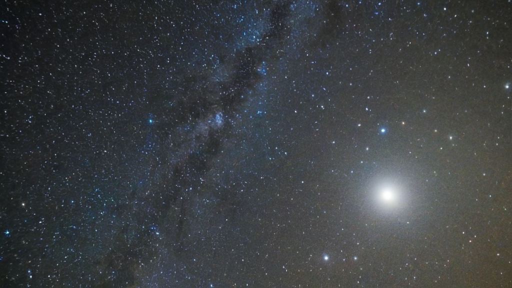 这是要成为洗头哥吗明星吃瓜大揭秘，放飞自我还是魅惑之夜的尴尬瞬间
