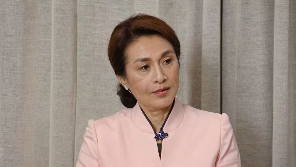 娱乐圈的幕后变身秘密，一位粉丝经济女王如何用心揭开明星真相